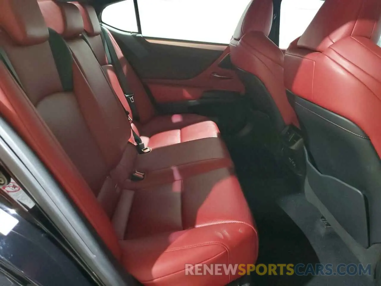 10 Photograph of a damaged car 58ABZ1B16KU027584 LEXUS ES350 2019