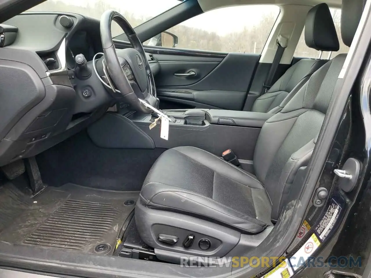 7 Photograph of a damaged car 58ABZ1B17KU007215 LEXUS ES350 2019