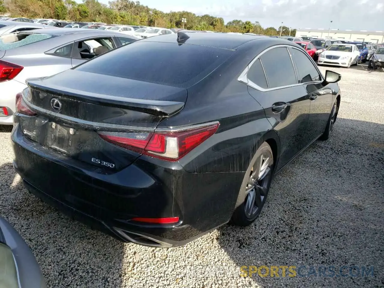 4 Photograph of a damaged car 58ABZ1B17KU011958 LEXUS ES350 2019