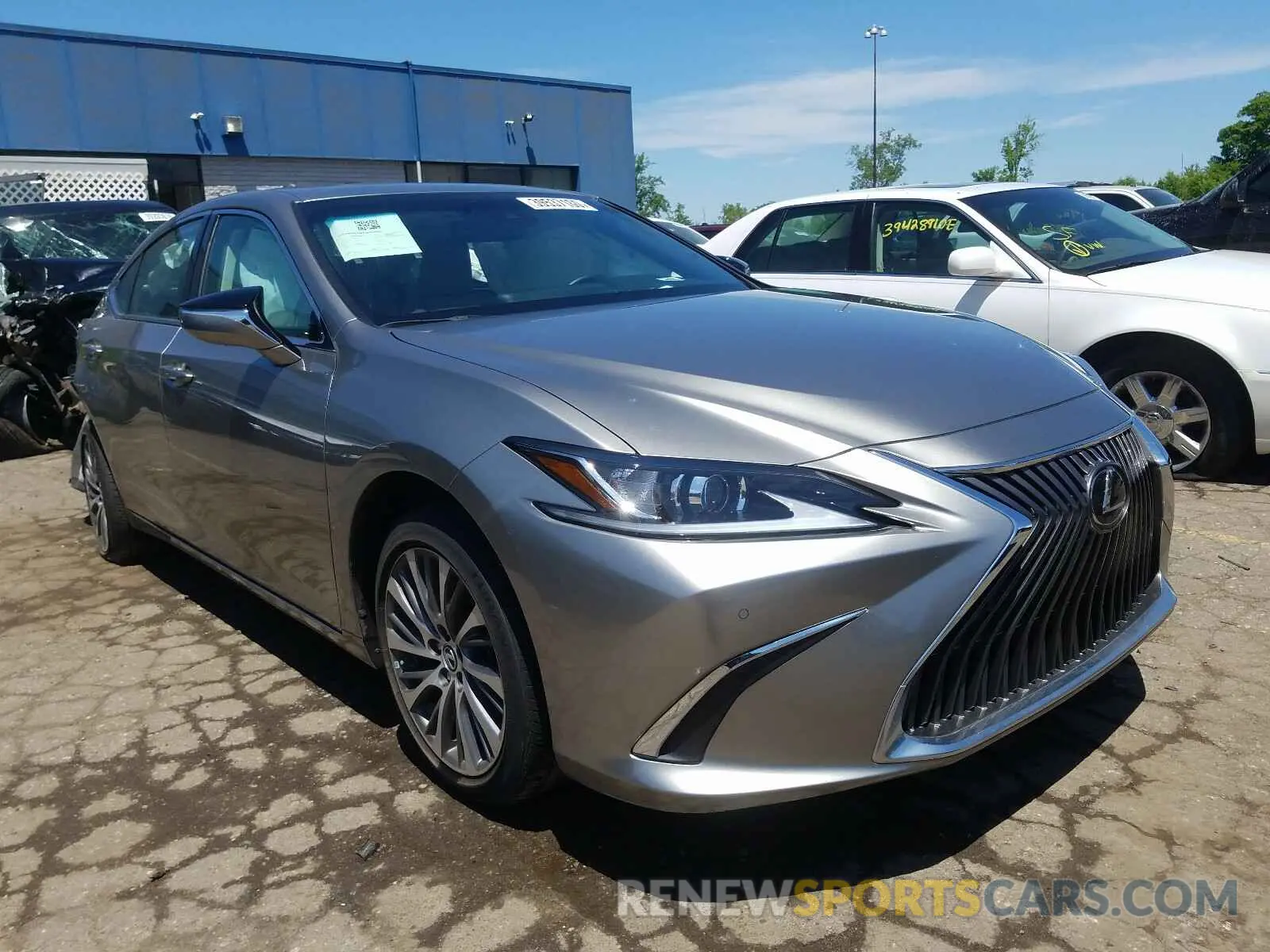 1 Photograph of a damaged car 58ABZ1B17KU036195 LEXUS ES350 2019