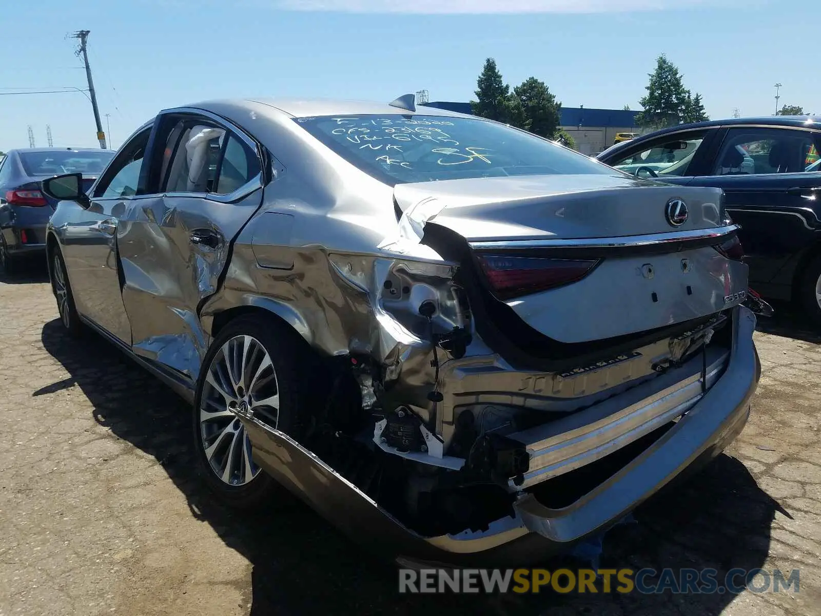 3 Photograph of a damaged car 58ABZ1B17KU036195 LEXUS ES350 2019