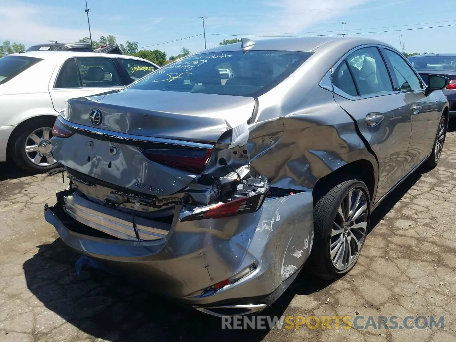 4 Photograph of a damaged car 58ABZ1B17KU036195 LEXUS ES350 2019