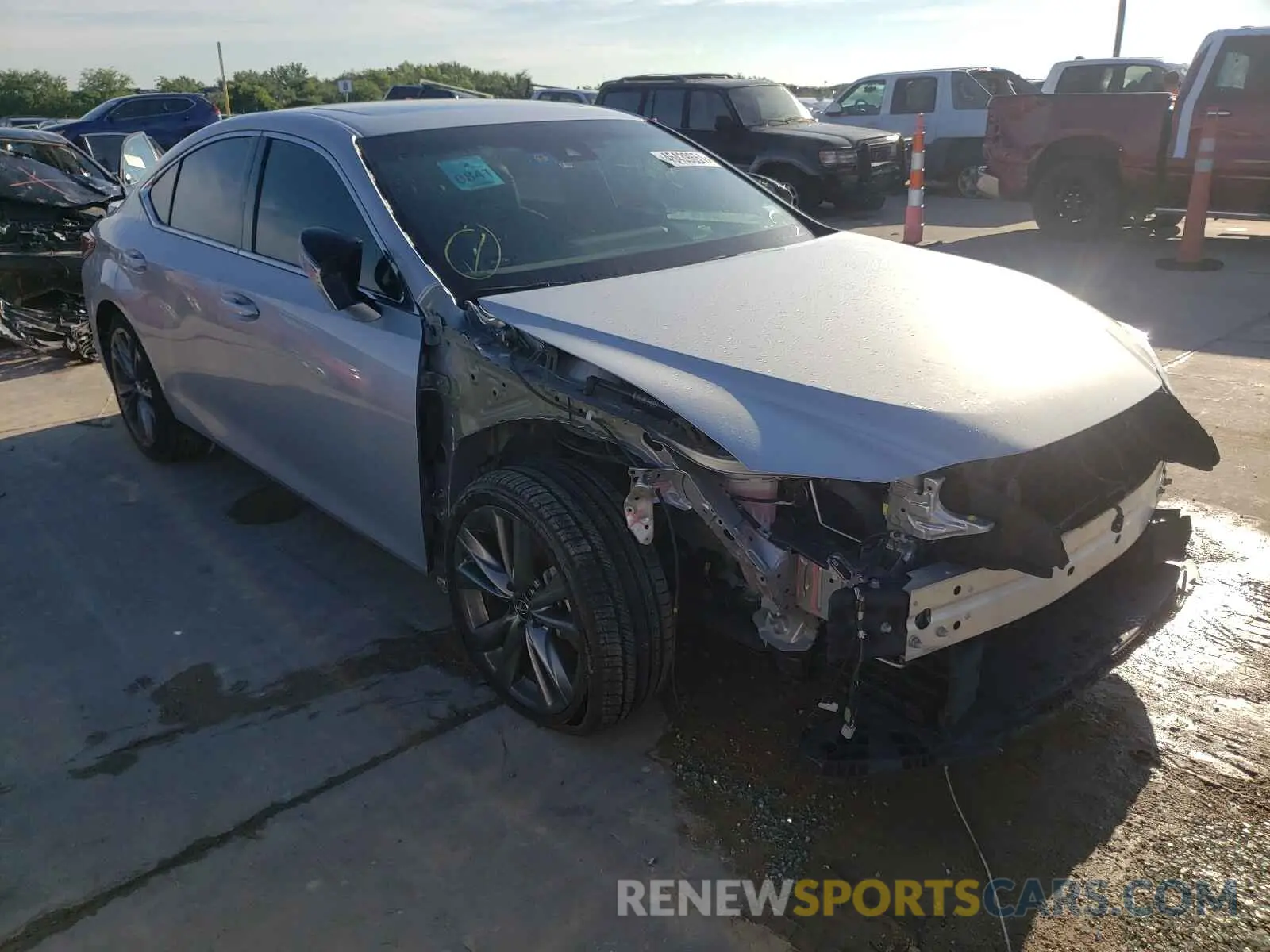 1 Photograph of a damaged car 58ABZ1B18KU008969 LEXUS ES350 2019