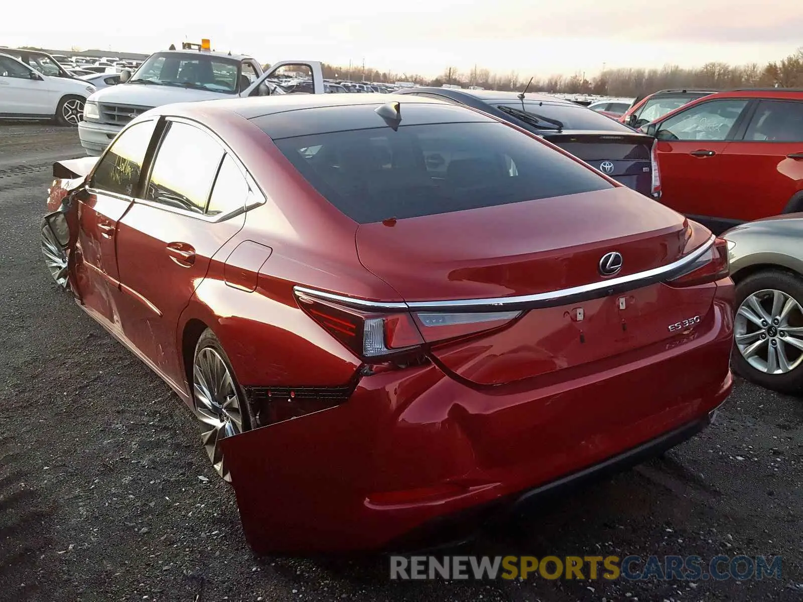 3 Photograph of a damaged car 58ABZ1B18KU016473 LEXUS ES350 2019