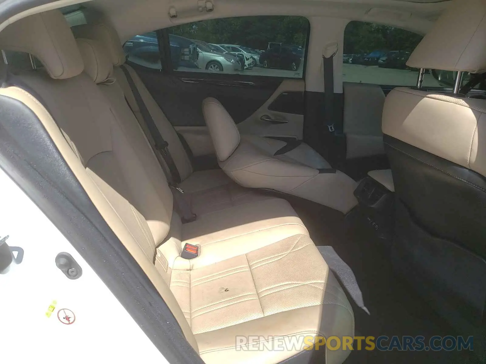 6 Photograph of a damaged car 58ABZ1B19KU032813 LEXUS ES350 2019