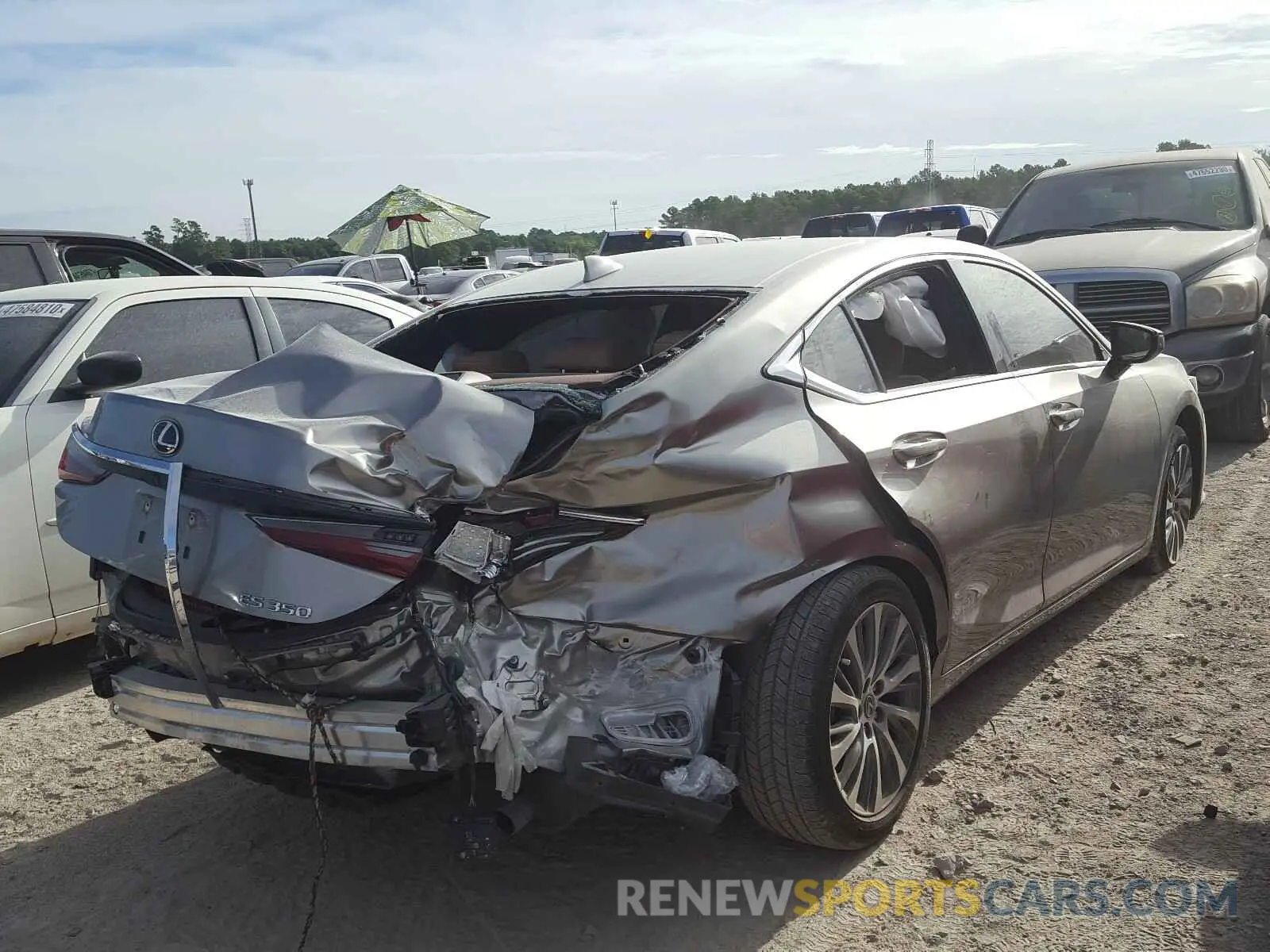 4 Фотография поврежденного автомобиля 58ABZ1B1XKU017088 LEXUS ES350 2019