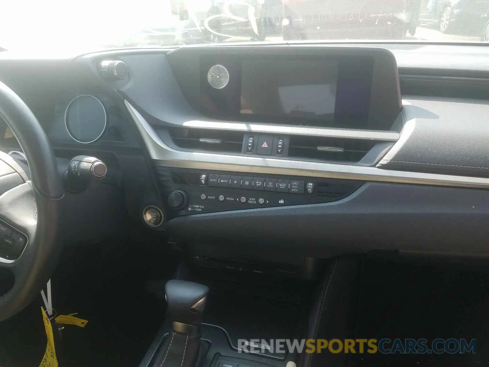 9 Photograph of a damaged car JTHBZ1B14K2005041 LEXUS ES350 2019