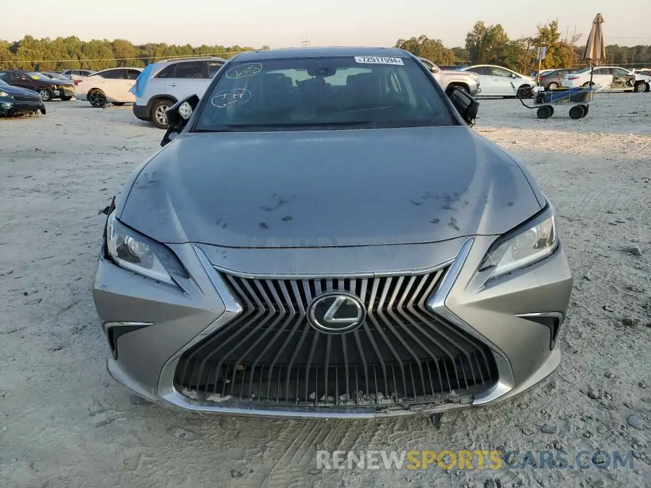 5 Photograph of a damaged car 58ACZ1B19LU081080 LEXUS ES350 2020