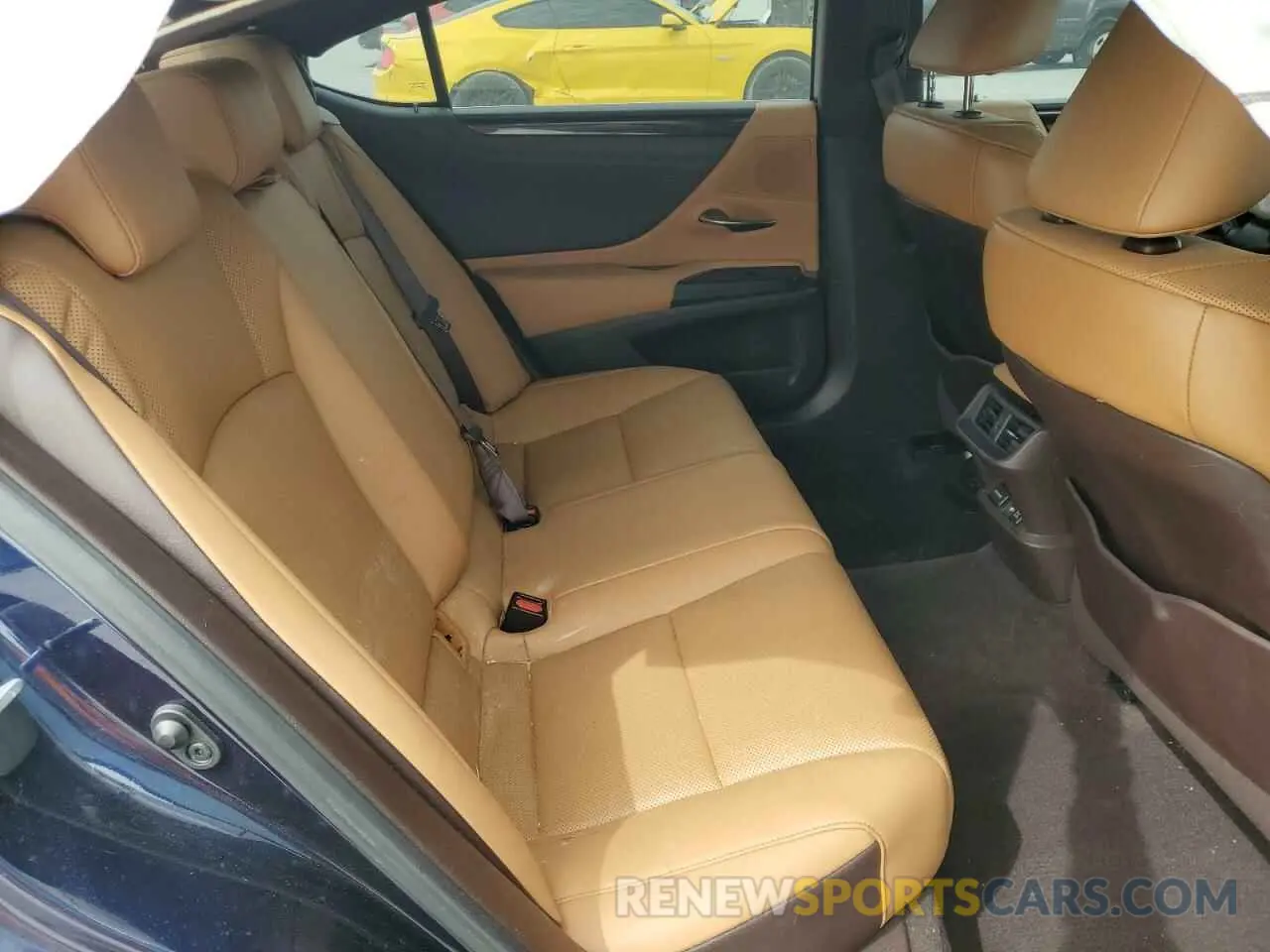 10 Photograph of a damaged car 58ACZ1B1XLU063977 LEXUS ES350 2020
