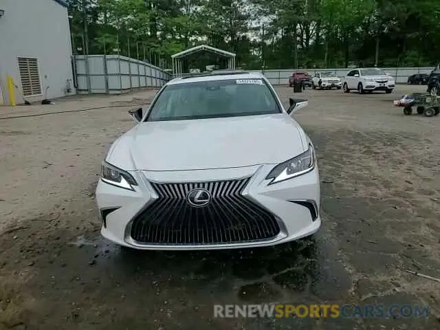 13 Photograph of a damaged car 58ADZ1B10LU069615 LEXUS ES350 2020