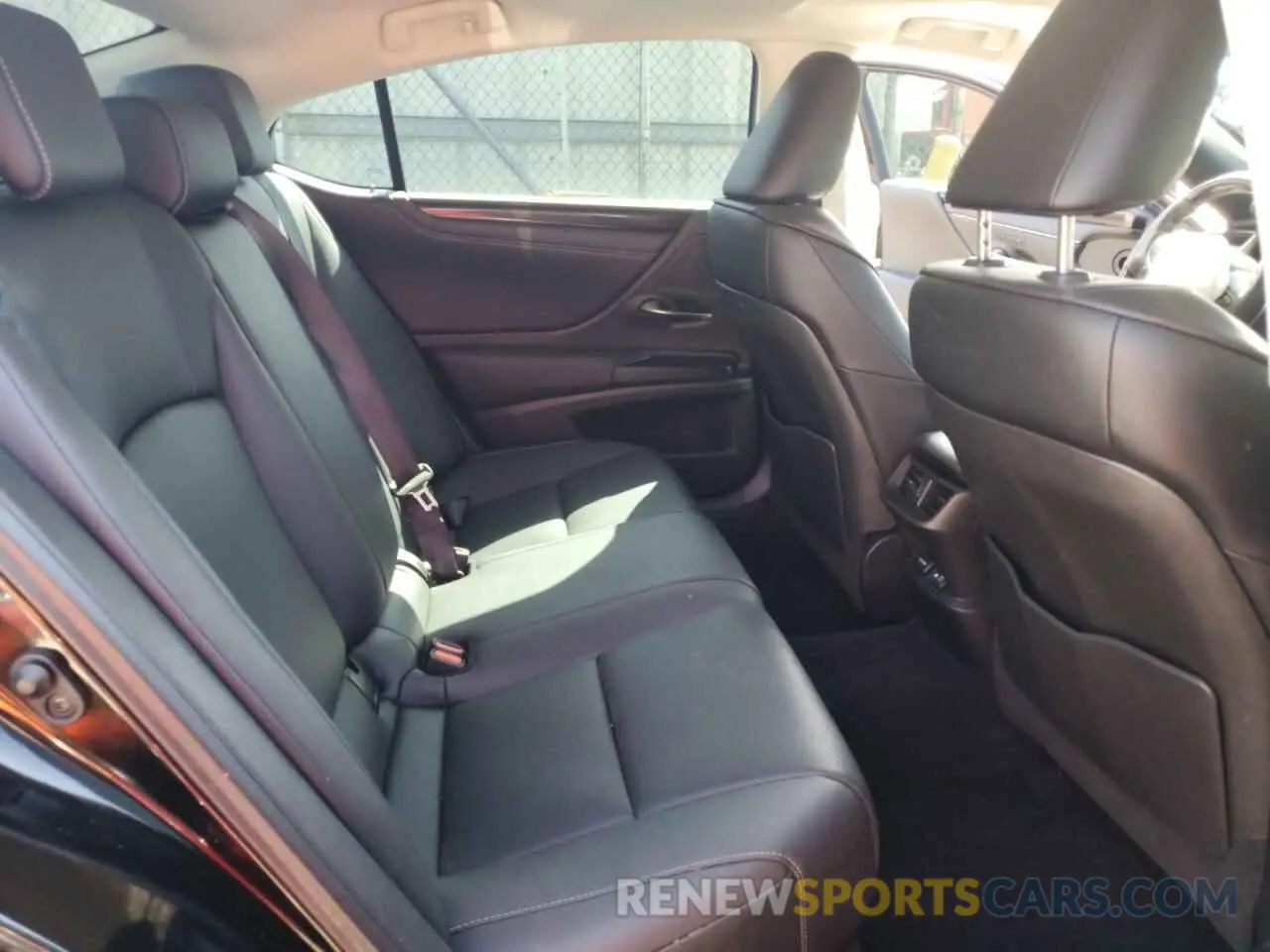10 Photograph of a damaged car 58ADZ1B15LU072834 LEXUS ES350 2020