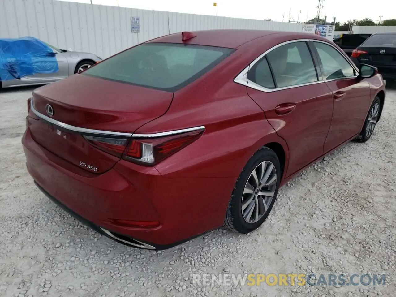 4 Photograph of a damaged car 58ADZ1B16LU064015 LEXUS ES350 2020
