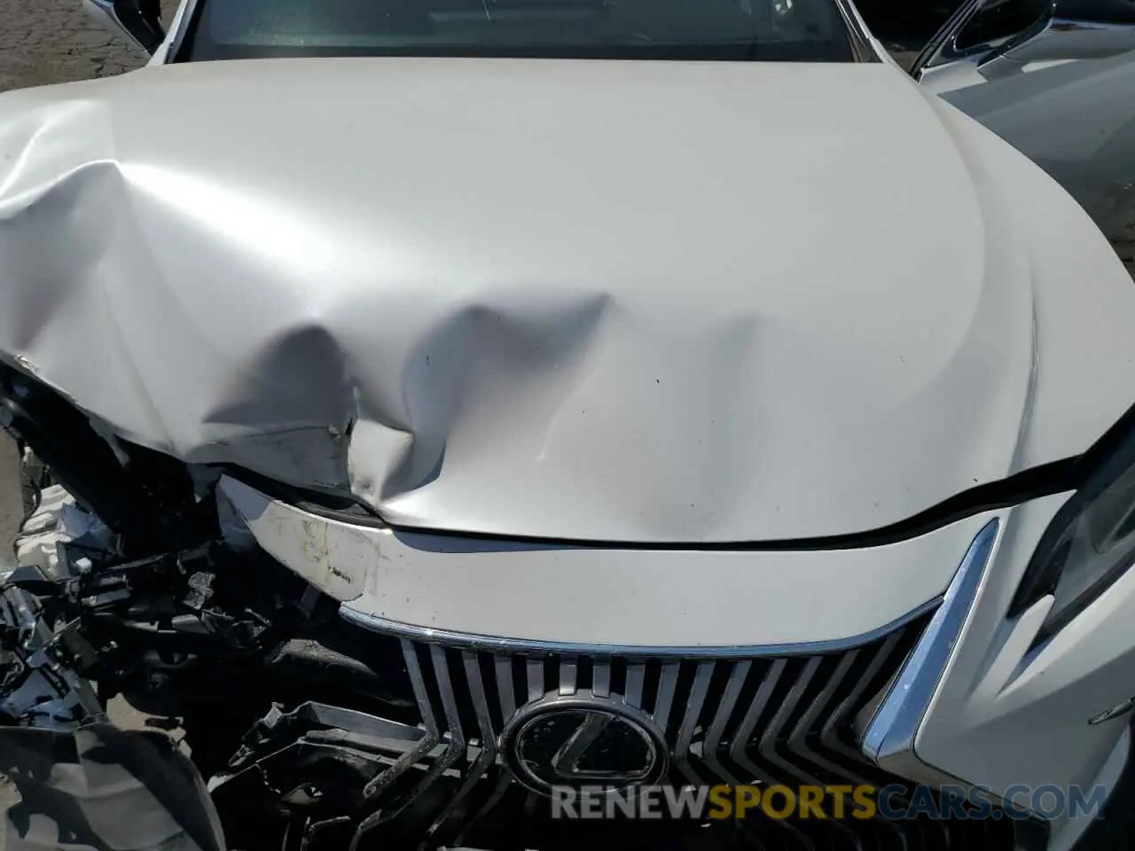 11 Photograph of a damaged car 58ADZ1B16LU069568 LEXUS ES350 2020