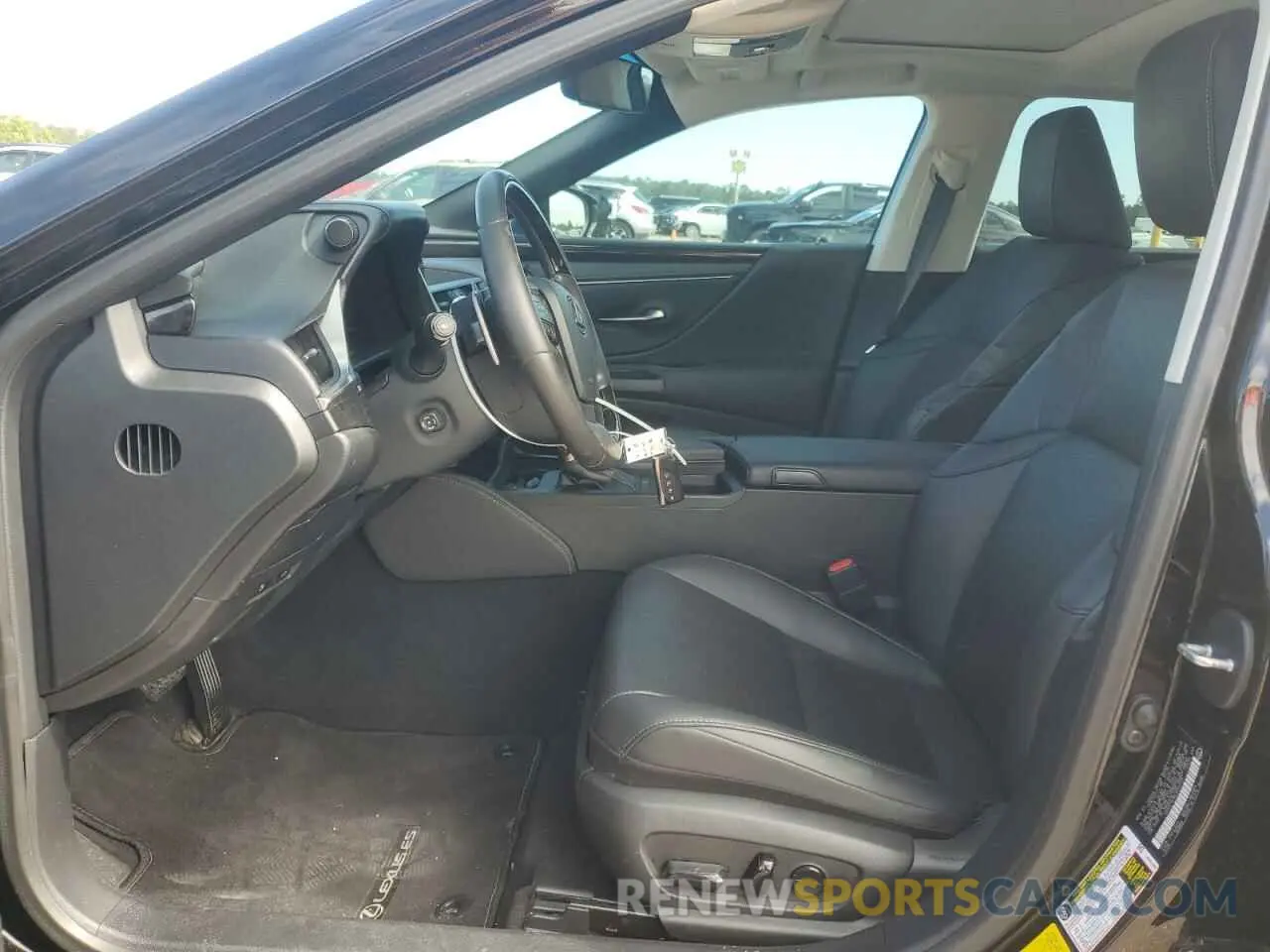 7 Photograph of a damaged car 58ADZ1B16LU070039 LEXUS ES350 2020