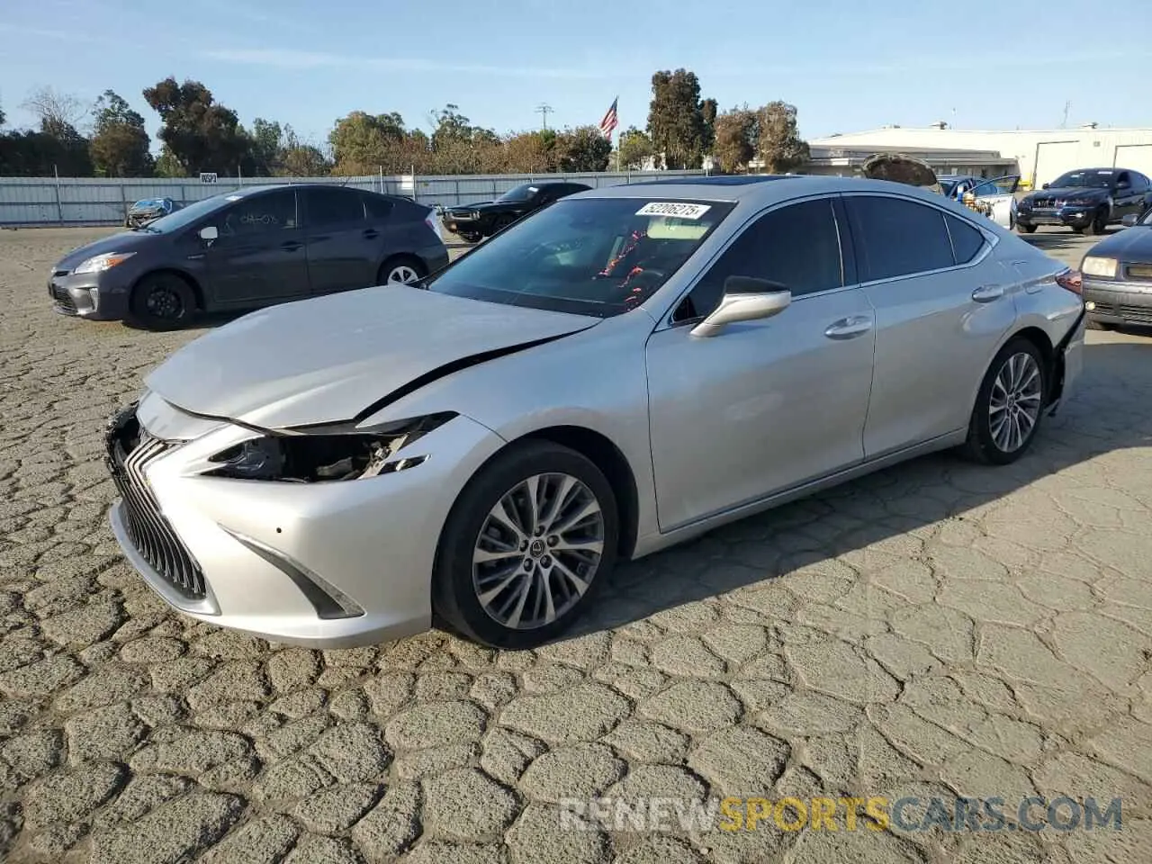 1 Photograph of a damaged car 58ADZ1B19LU073954 LEXUS ES350 2020