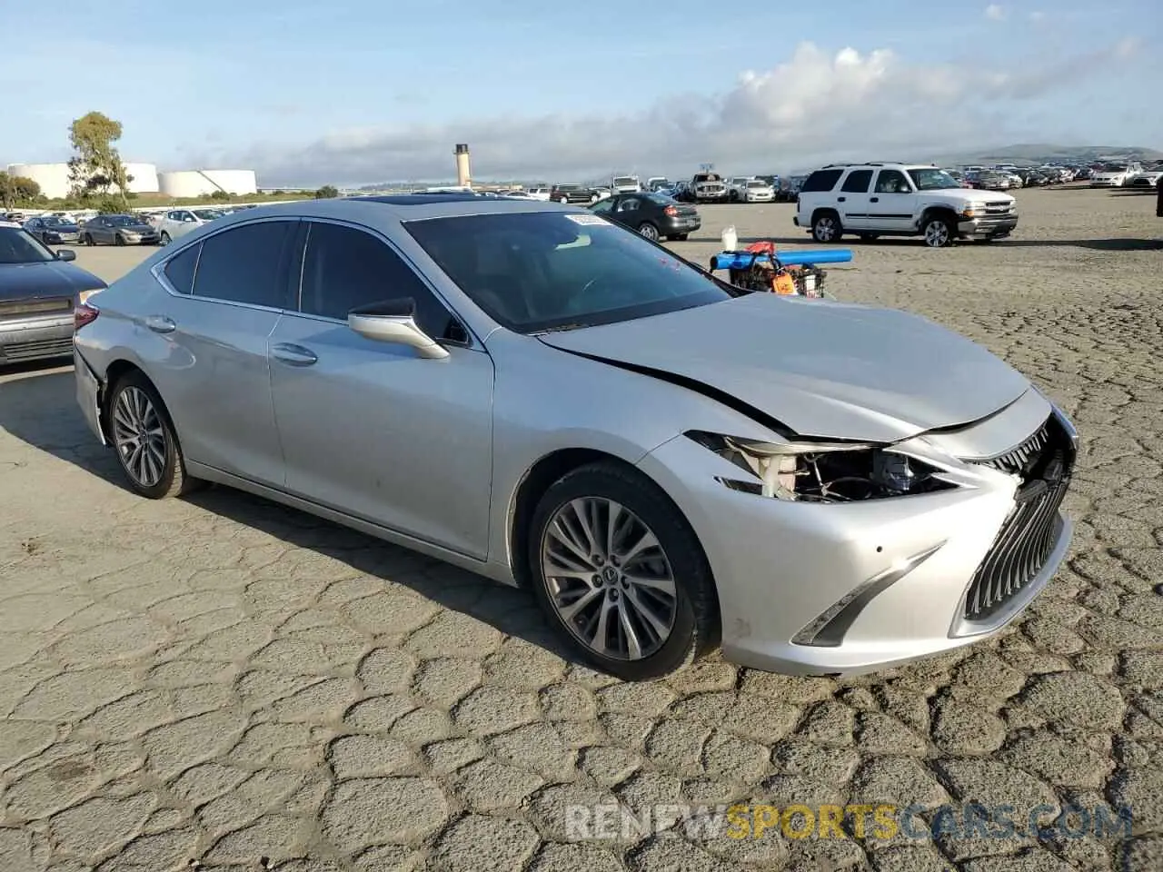 4 Photograph of a damaged car 58ADZ1B19LU073954 LEXUS ES350 2020