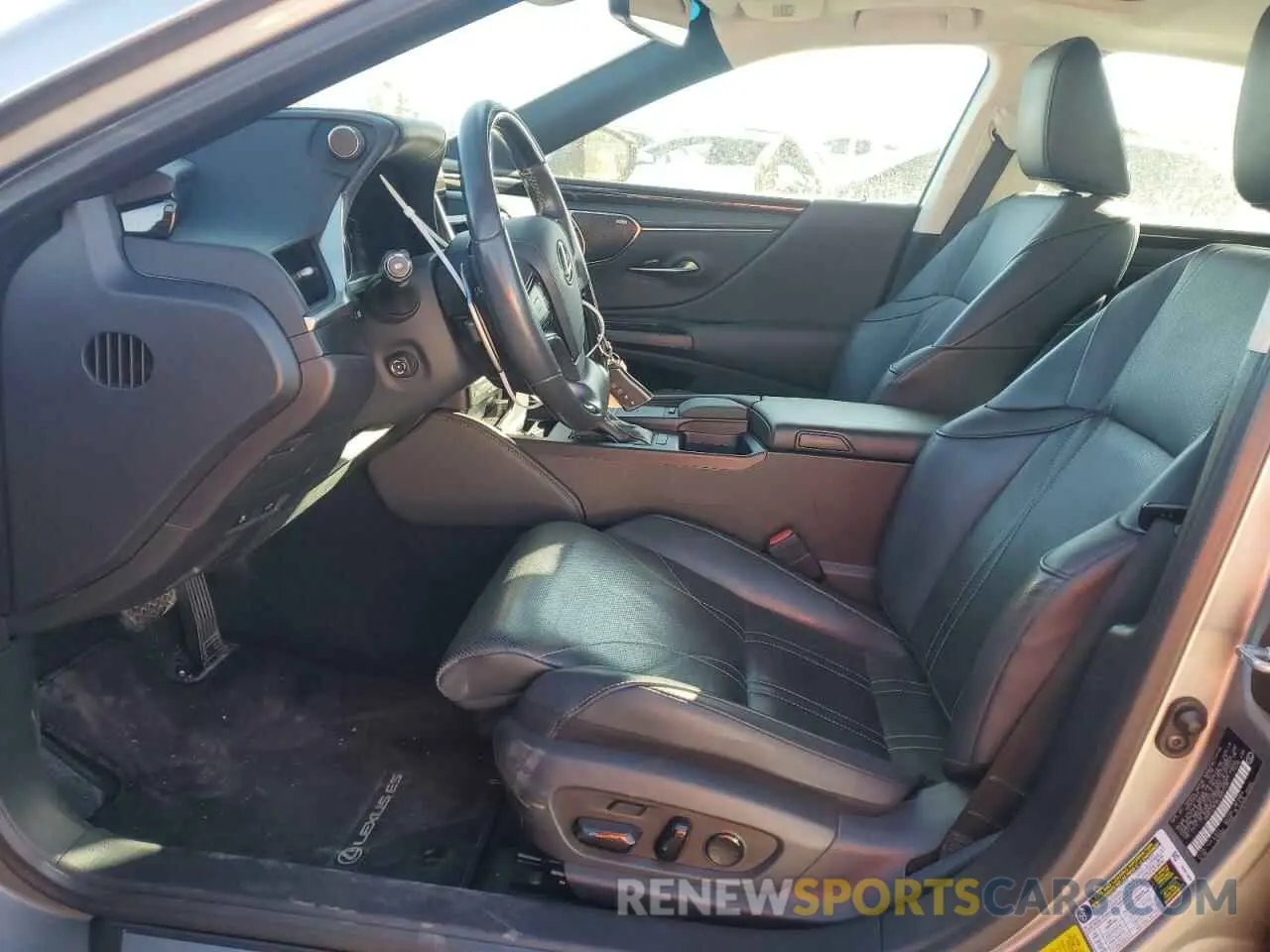 7 Photograph of a damaged car 58AEZ1B16LU057778 LEXUS ES350 2020