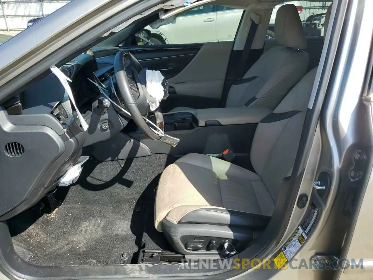 7 Photograph of a damaged car 58AEZ1B18LU073187 LEXUS ES350 2020
