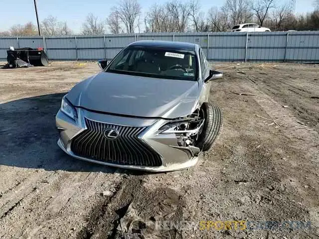 10 Photograph of a damaged car 58AEZ1B19LU074168 LEXUS ES350 2020