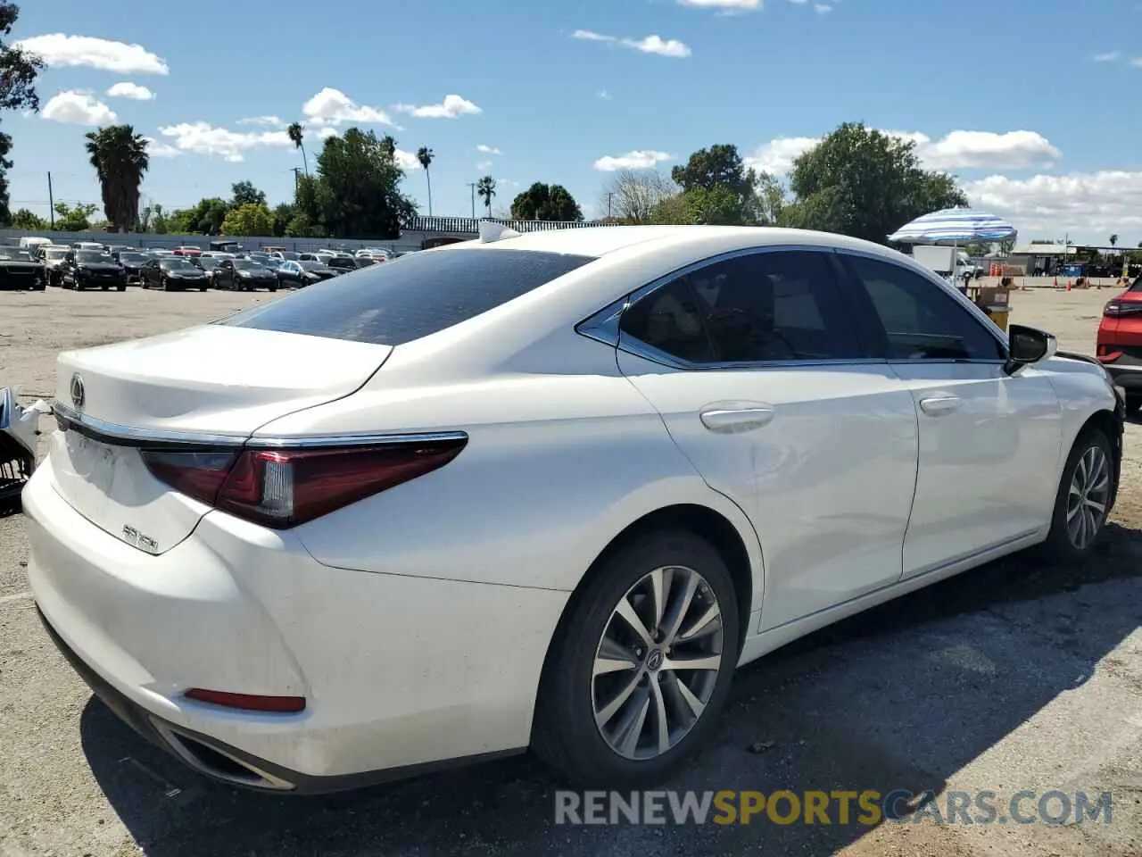 3 Фотография поврежденного автомобиля 58ACZ1B19MU087947 LEXUS ES350 2021