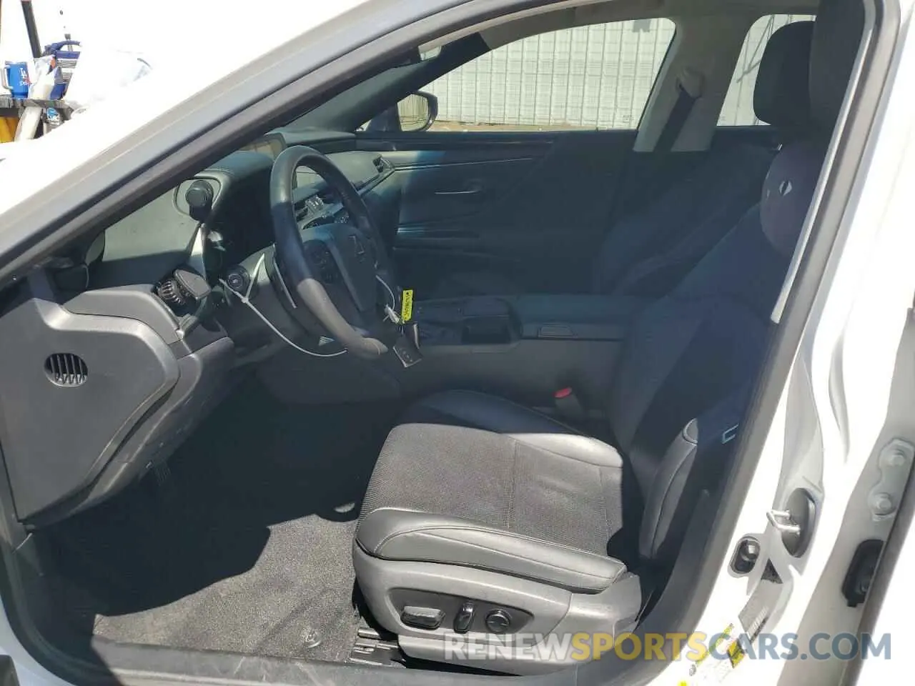 7 Фотография поврежденного автомобиля 58ACZ1B19MU087947 LEXUS ES350 2021