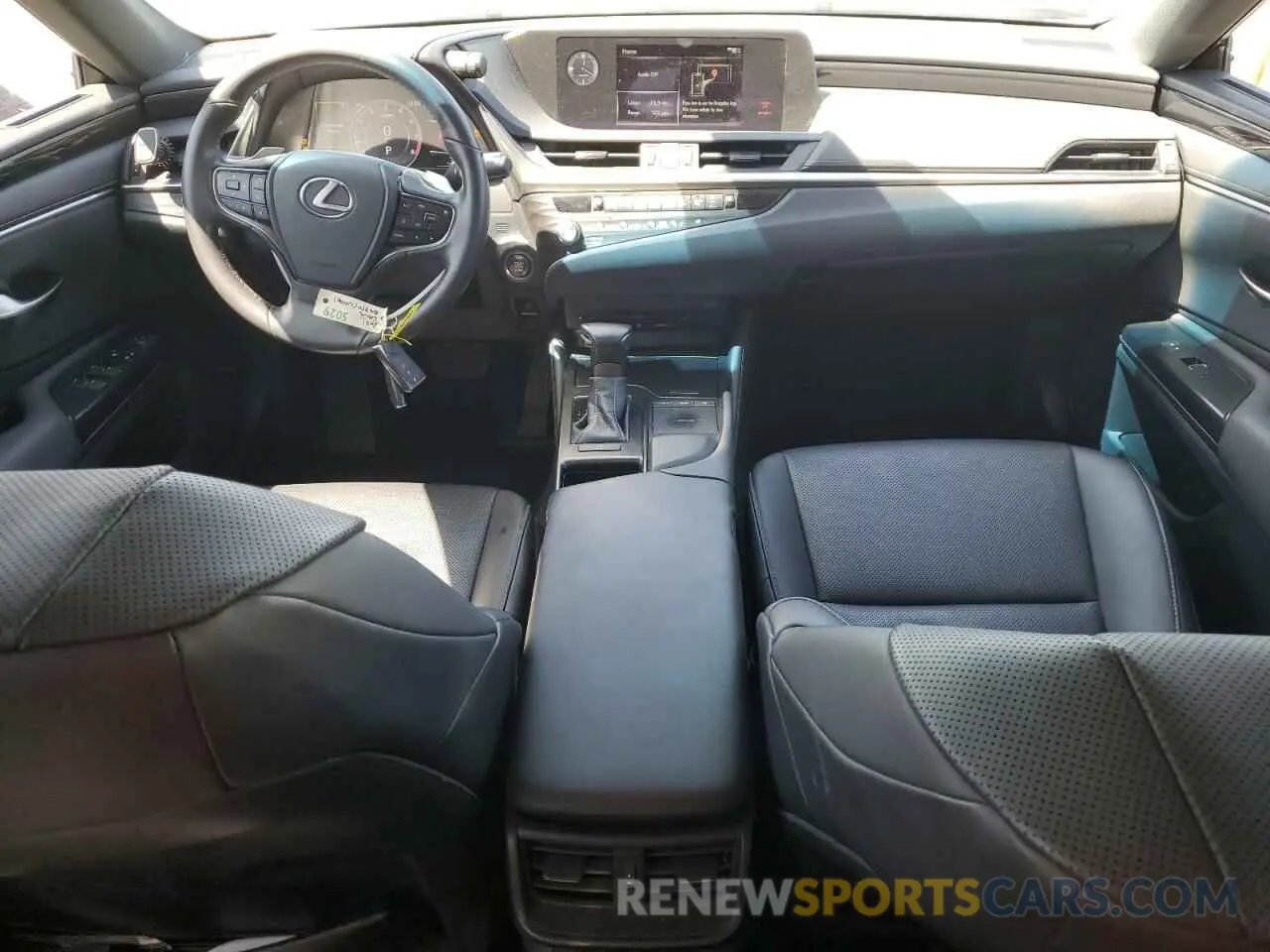 8 Фотография поврежденного автомобиля 58ACZ1B19MU087947 LEXUS ES350 2021