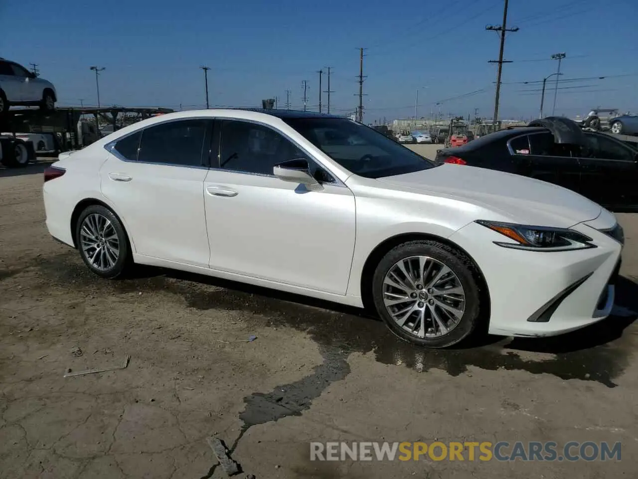 4 Photograph of a damaged car 58ADZ1B14MU082806 LEXUS ES350 2021