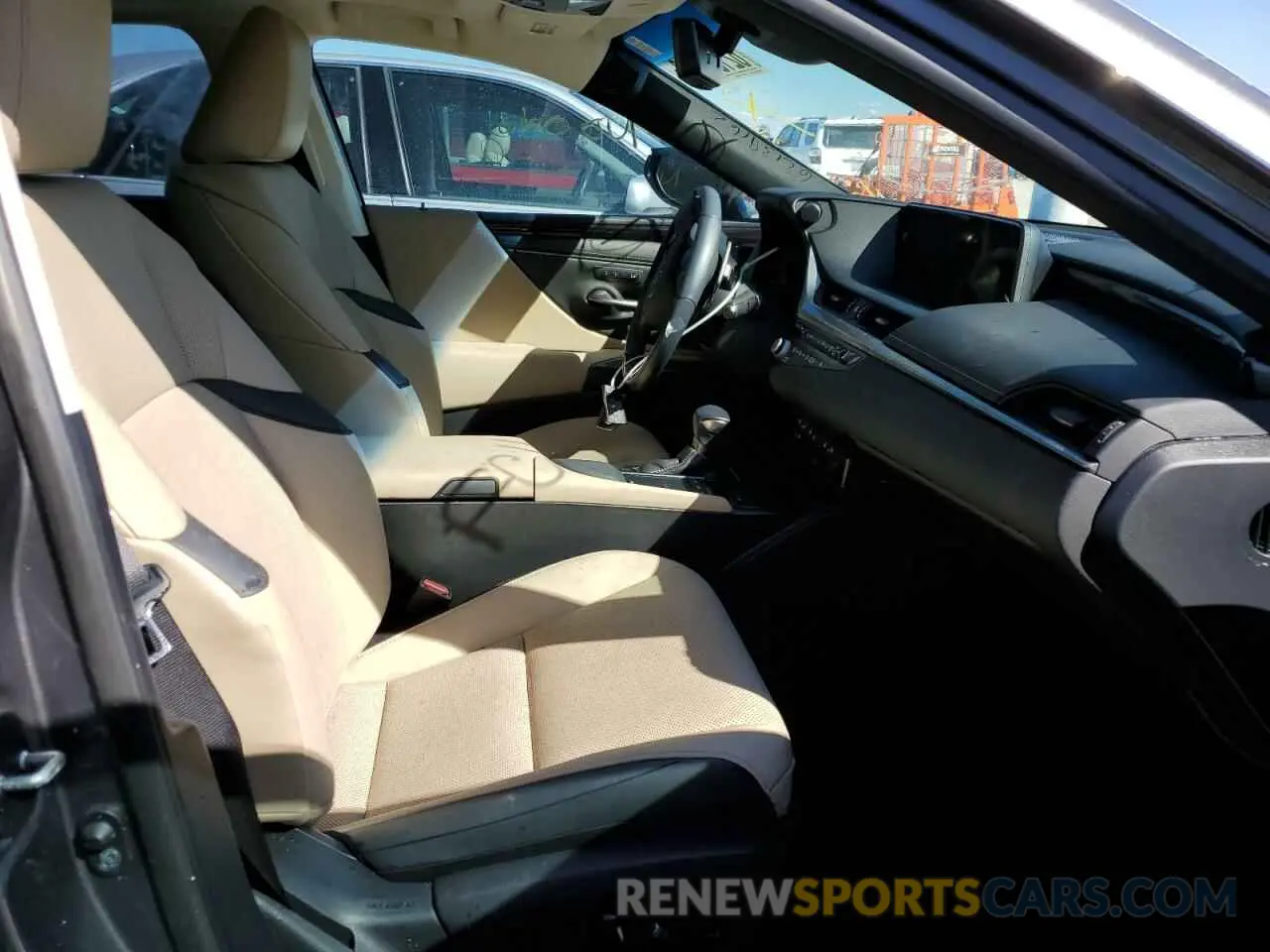 5 Photograph of a damaged car 58ADZ1B16MU099350 LEXUS ES350 2021
