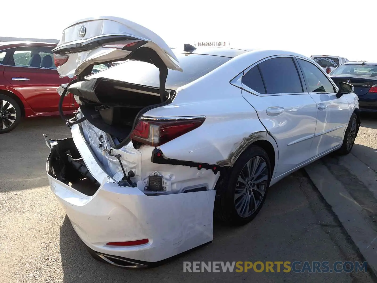 4 Photograph of a damaged car 58ADZ1B19MU084423 LEXUS ES350 2021