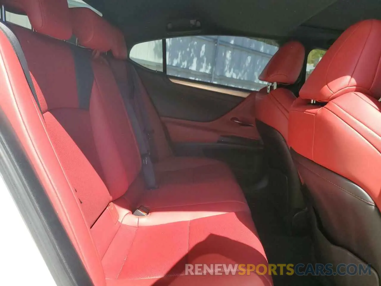 10 Photograph of a damaged car 58AGZ1B10MU097350 LEXUS ES350 2021