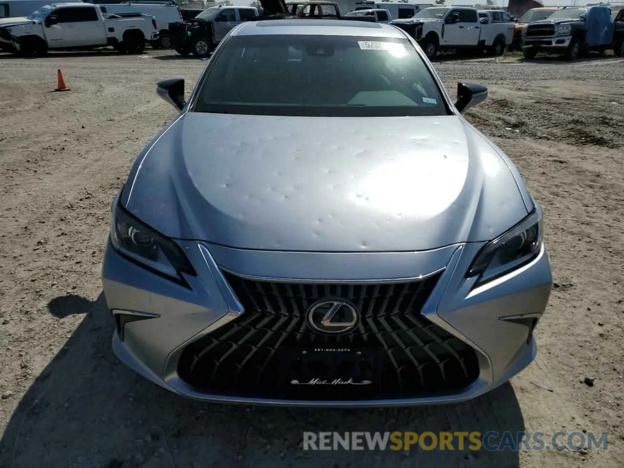 5 Photograph of a damaged car 58ACZ1B11NU134146 LEXUS ES350 2022