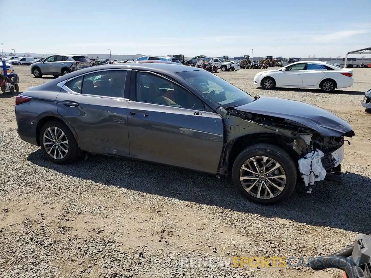 4 Фотография поврежденного автомобиля 58ACZ1B11NU136656 LEXUS ES350 2022