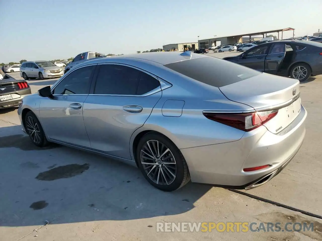 2 Photograph of a damaged car 58ADZ1B13NU117529 LEXUS ES350 2022