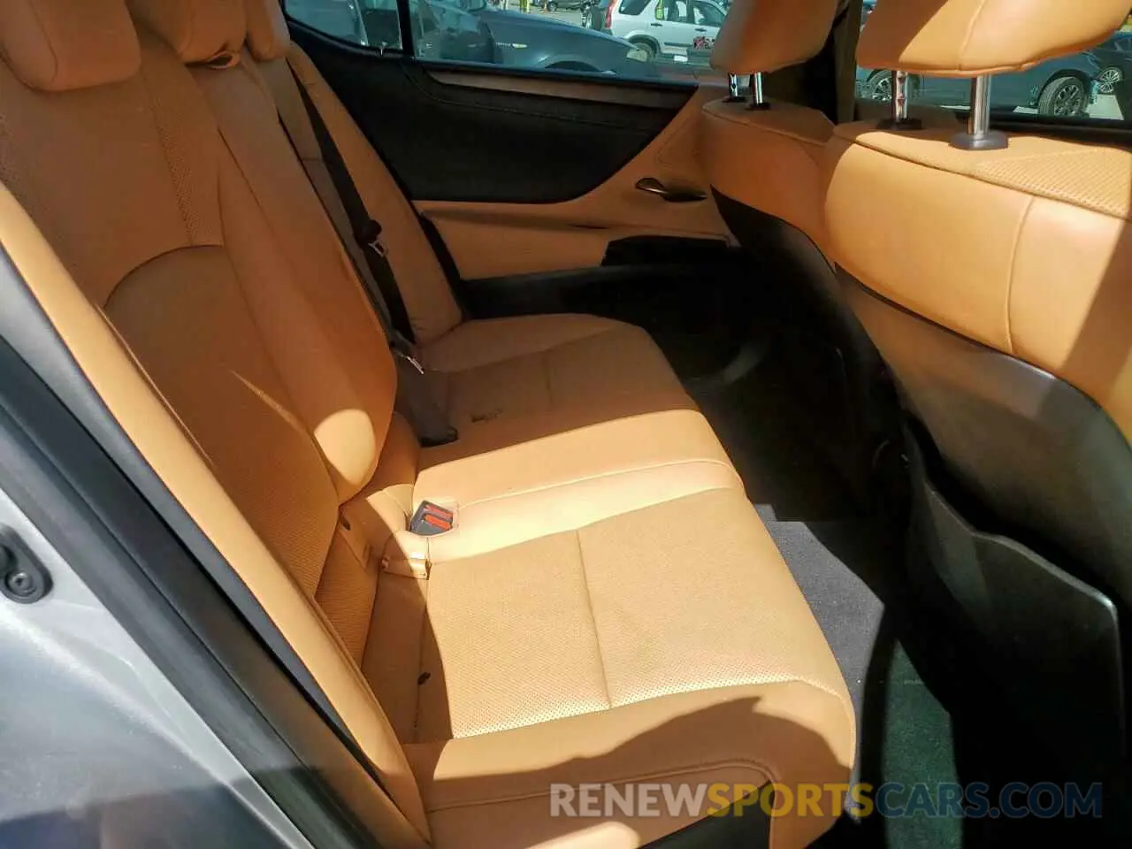 11 Photograph of a damaged car 58ADZ1B14NU126529 LEXUS ES350 2022