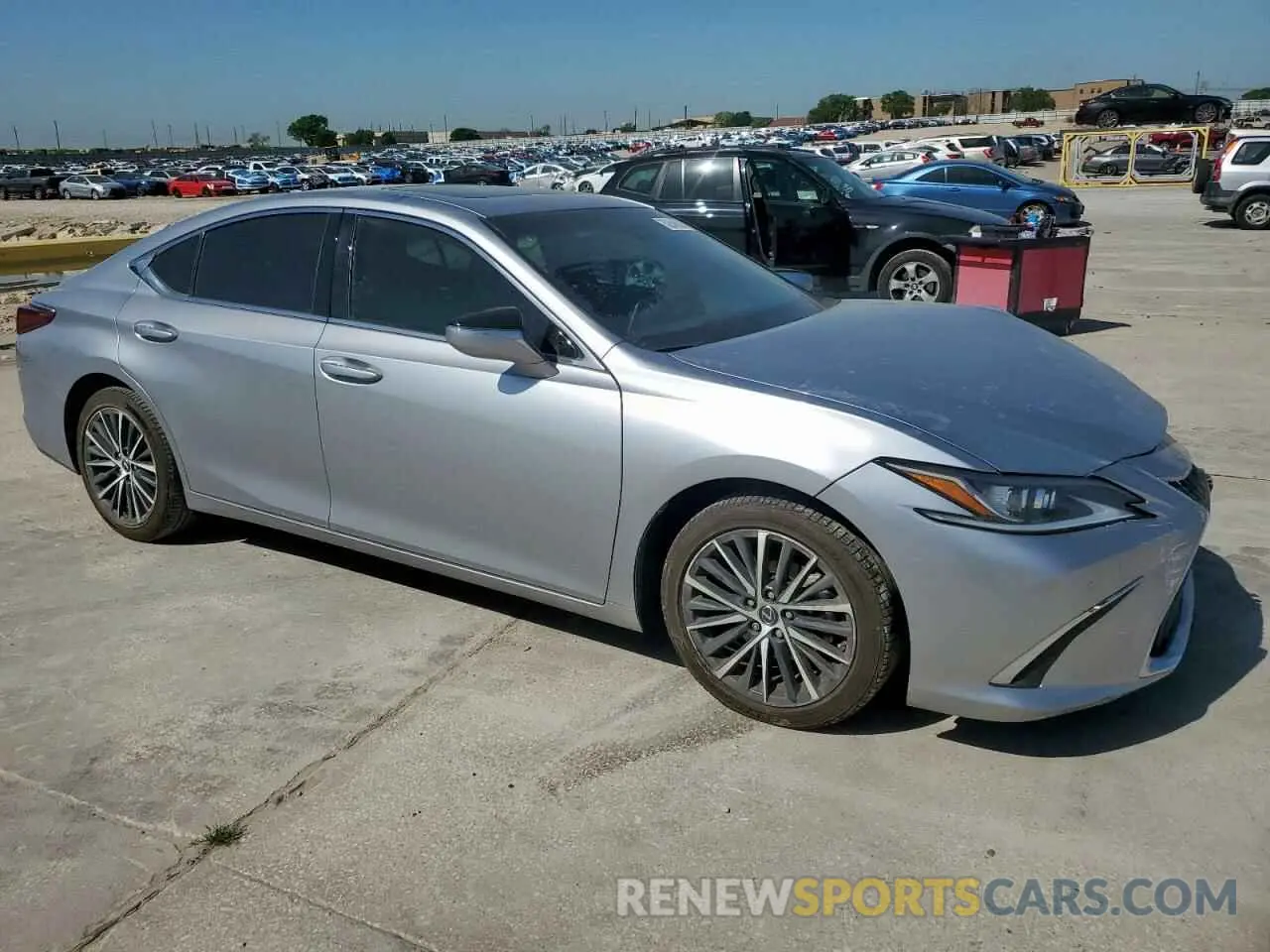 4 Photograph of a damaged car 58ADZ1B14NU126529 LEXUS ES350 2022