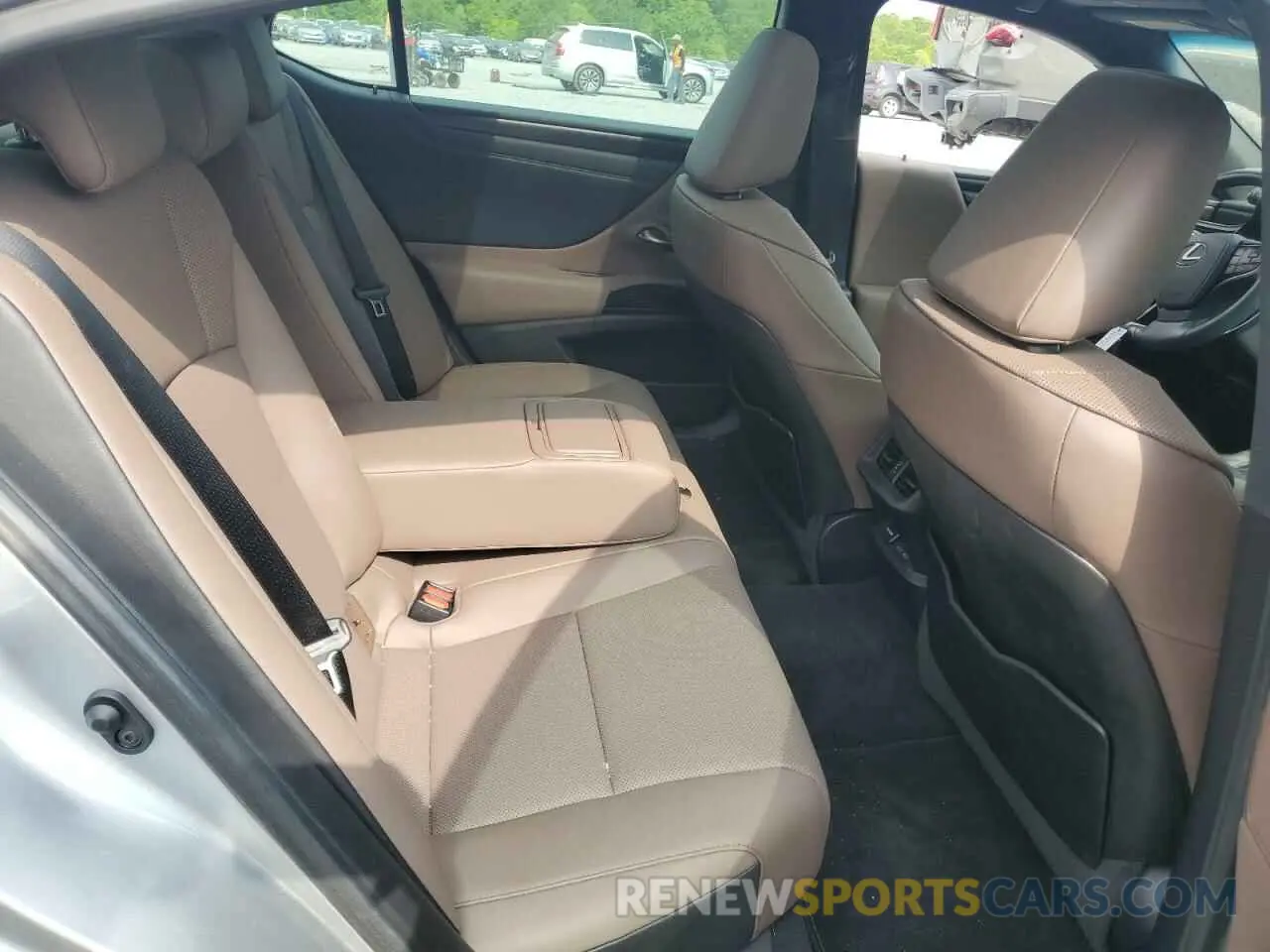 10 Photograph of a damaged car 58ADZ1B16NU137290 LEXUS ES350 2022