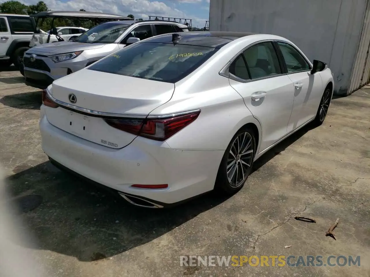 4 Photograph of a damaged car 58ADZ1B17NU124886 LEXUS ES350 2022