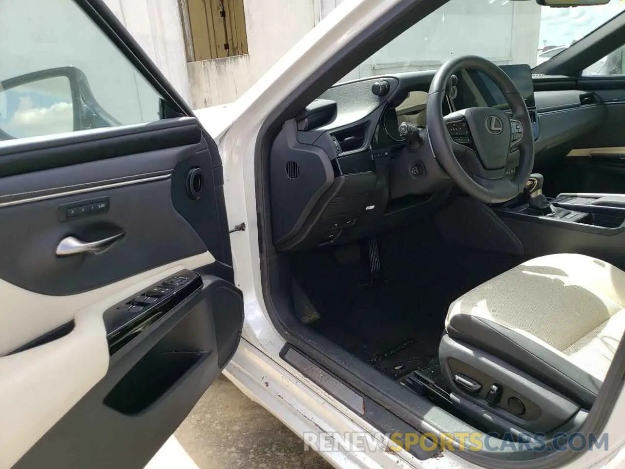 9 Photograph of a damaged car 58ADZ1B17NU124886 LEXUS ES350 2022