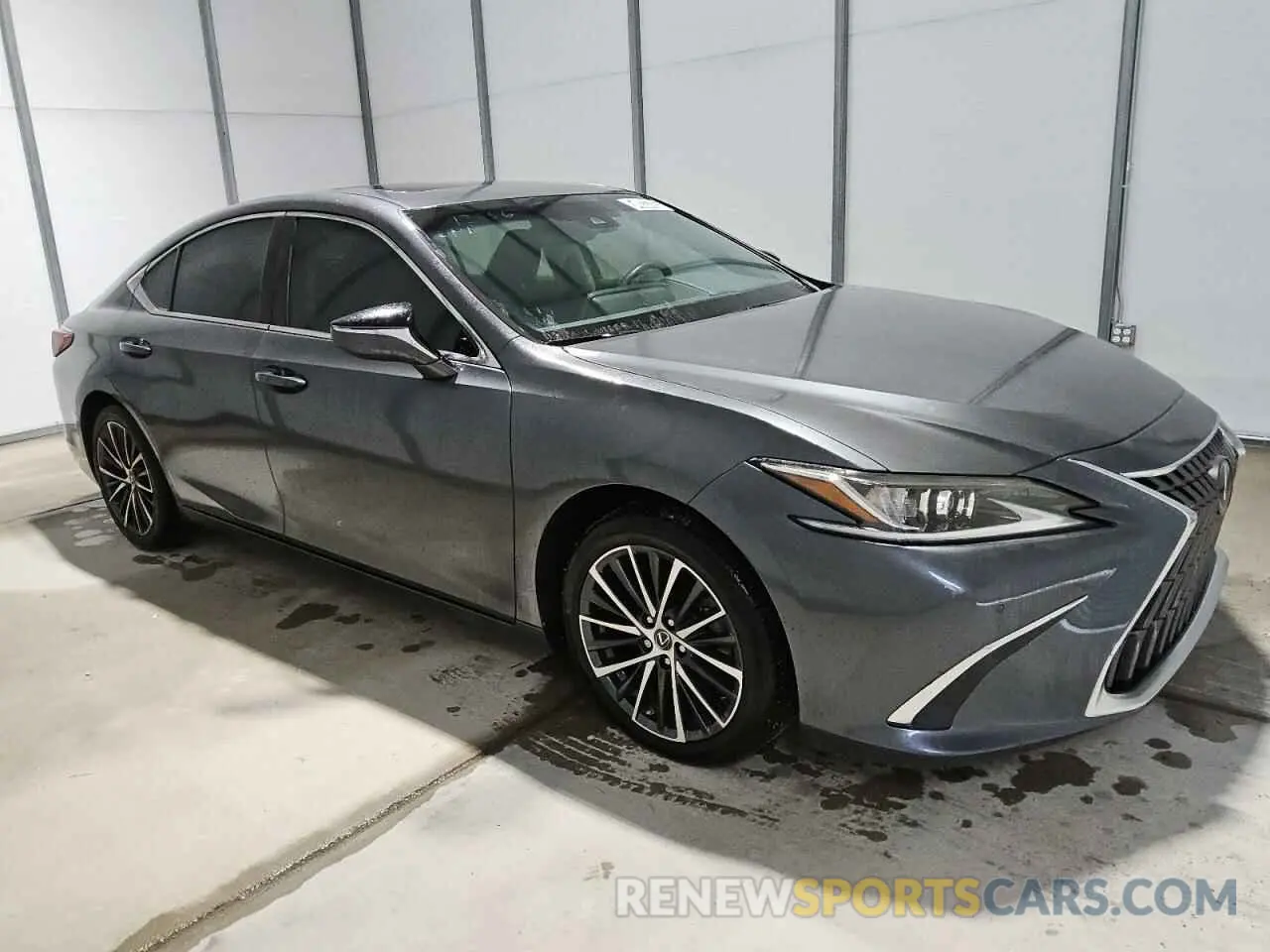 4 Photograph of a damaged car 58ADZ1B18NU114822 LEXUS ES350 2022