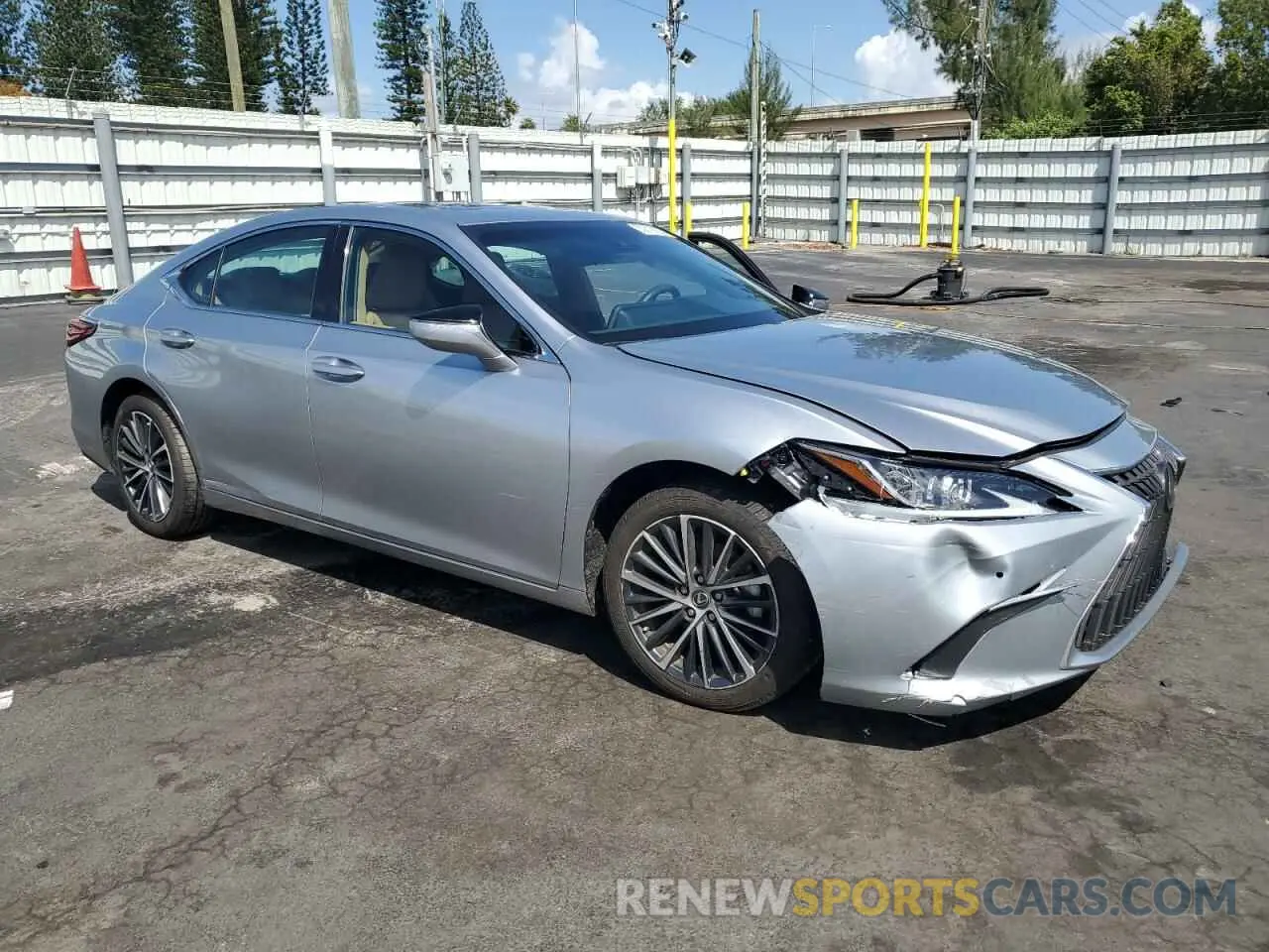 4 Photograph of a damaged car 58ADZ1B1XNU124011 LEXUS ES350 2022