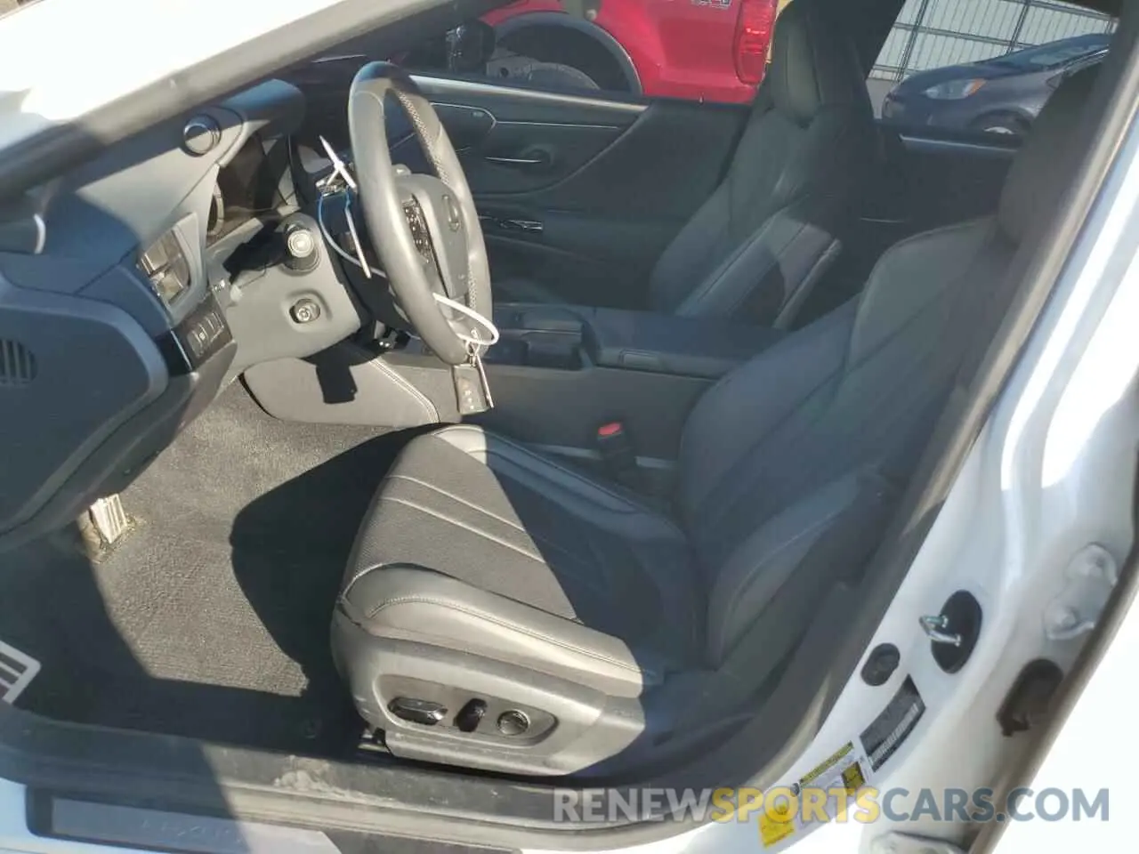 7 Photograph of a damaged car 58AGZ1B13NU129645 LEXUS ES350 2022