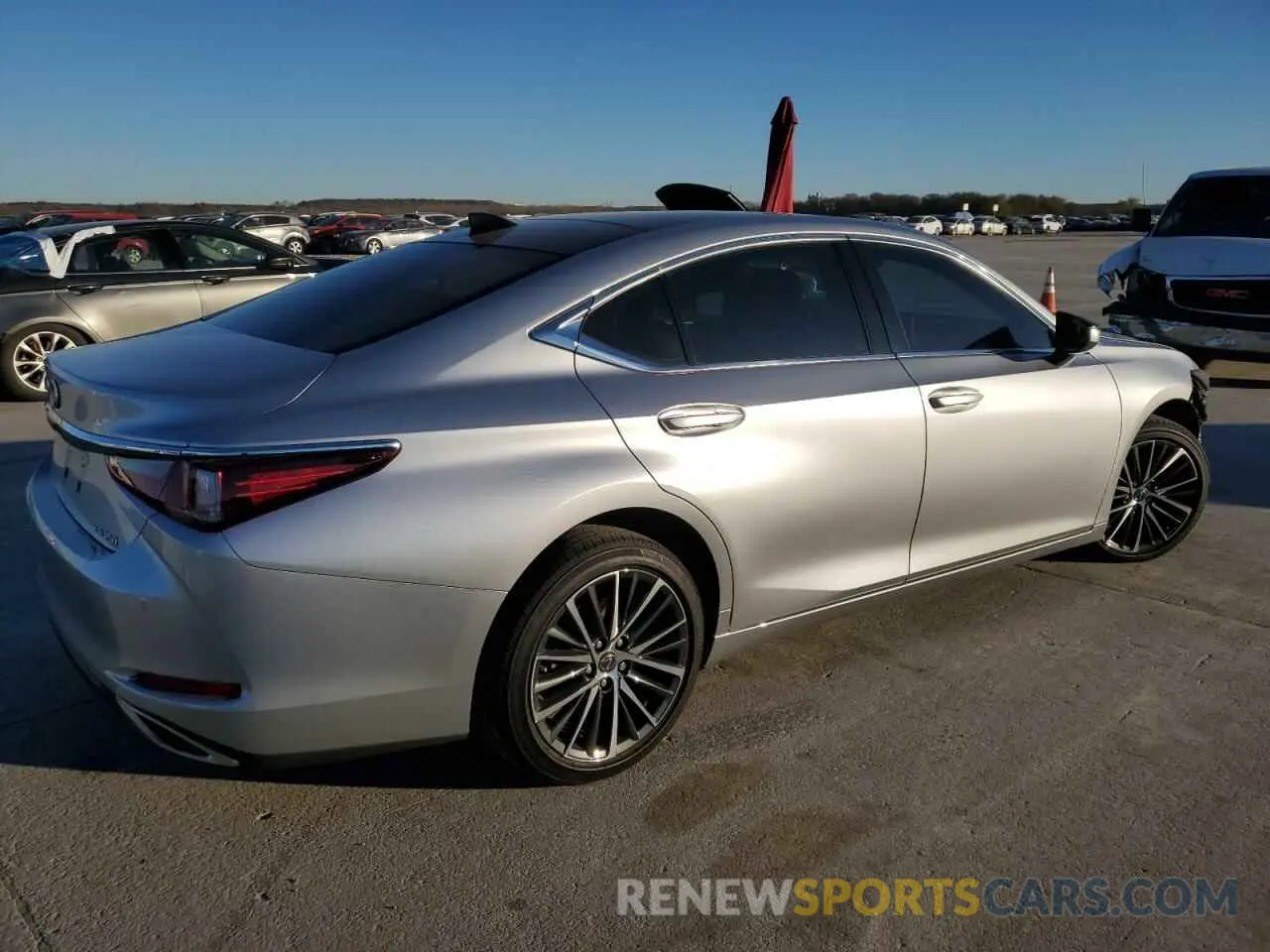 3 Фотография поврежденного автомобиля 58ADZ1B18PU147385 LEXUS ES350 2023