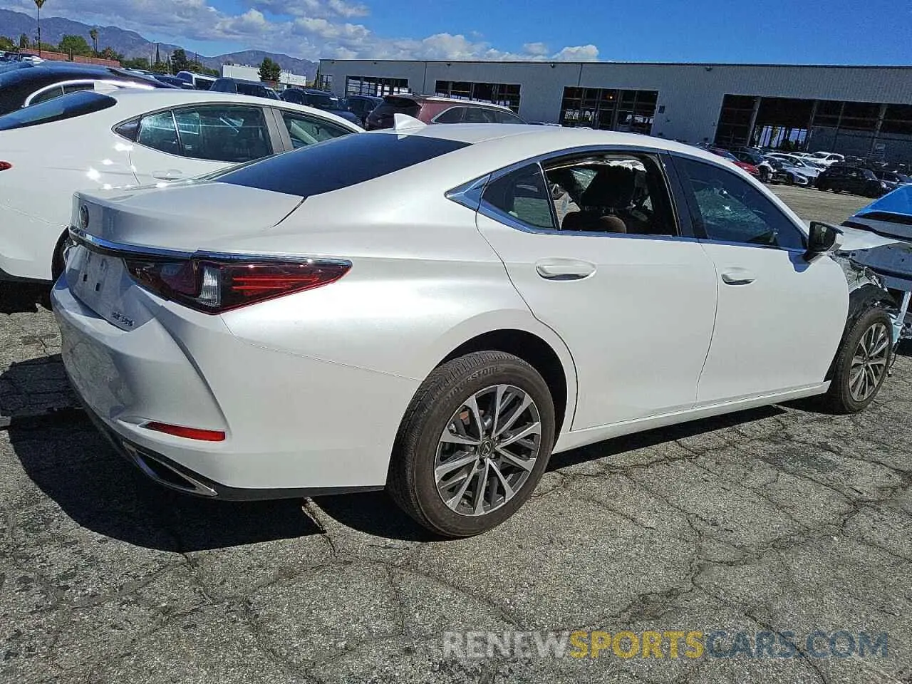 3 Фотография поврежденного автомобиля 58ACZ1B10RU183943 LEXUS ES350 2024