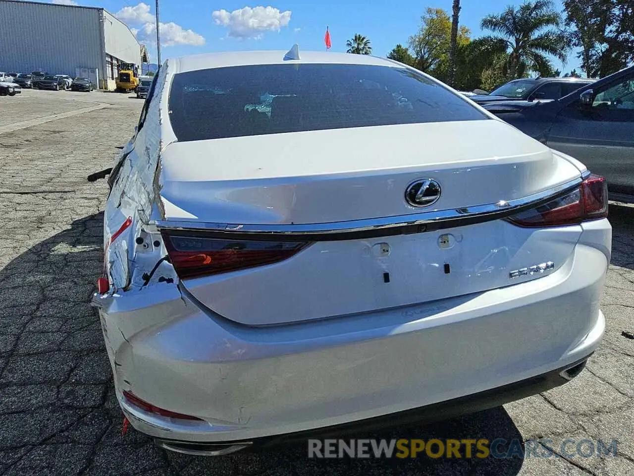 6 Фотография поврежденного автомобиля 58ACZ1B10RU183943 LEXUS ES350 2024