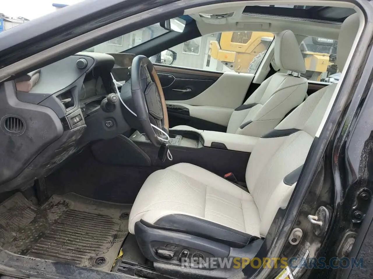 7 Фотография поврежденного автомобиля 58AEZ1B1XRU182162 LEXUS ES350 2024