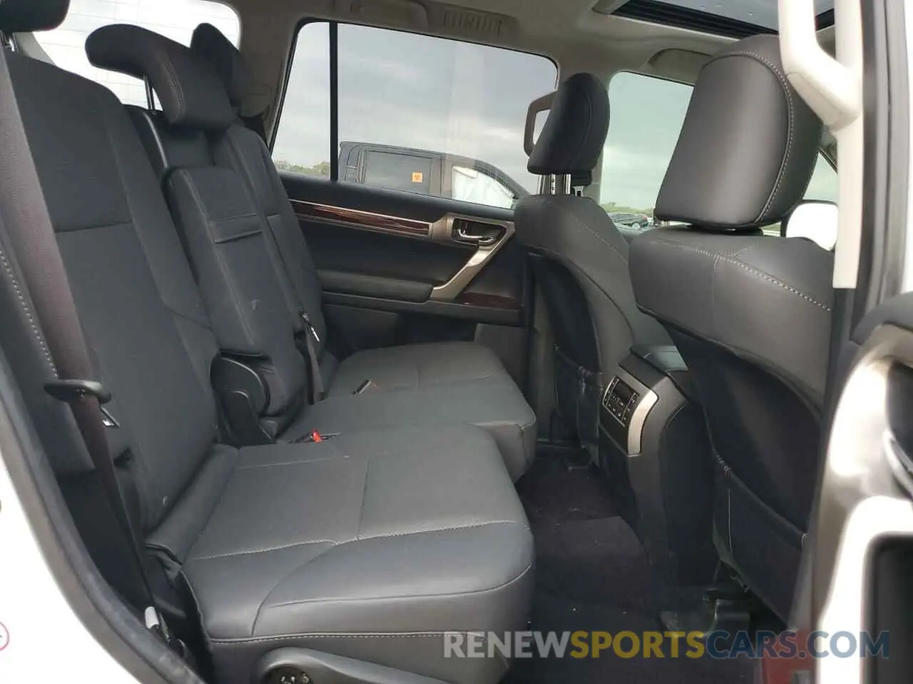 11 Photograph of a damaged car JTJBM7FX5K5233076 LEXUS GX 2019