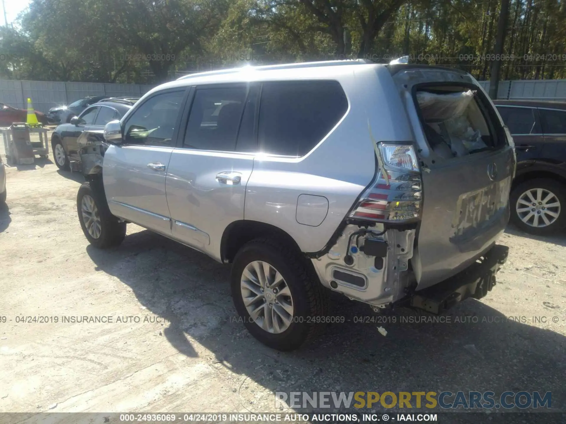 3 Photograph of a damaged car JTJBM7FX7K5212990 LEXUS GX 2019