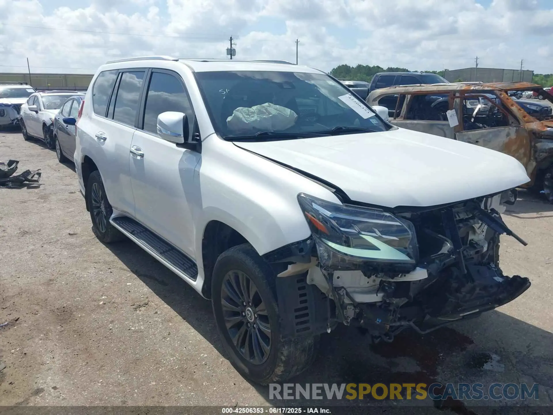 1 Photograph of a damaged car JTJAM7BX3L5246847 LEXUS GX 460 2020