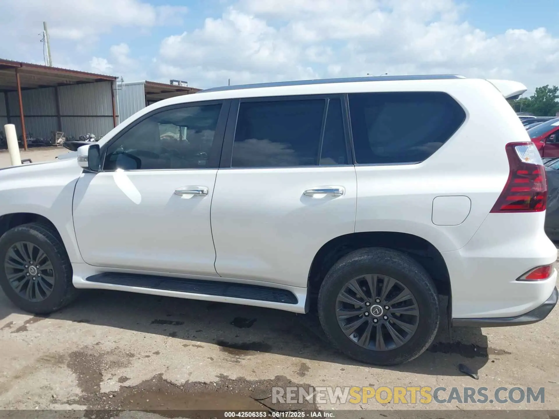 15 Photograph of a damaged car JTJAM7BX3L5246847 LEXUS GX 460 2020