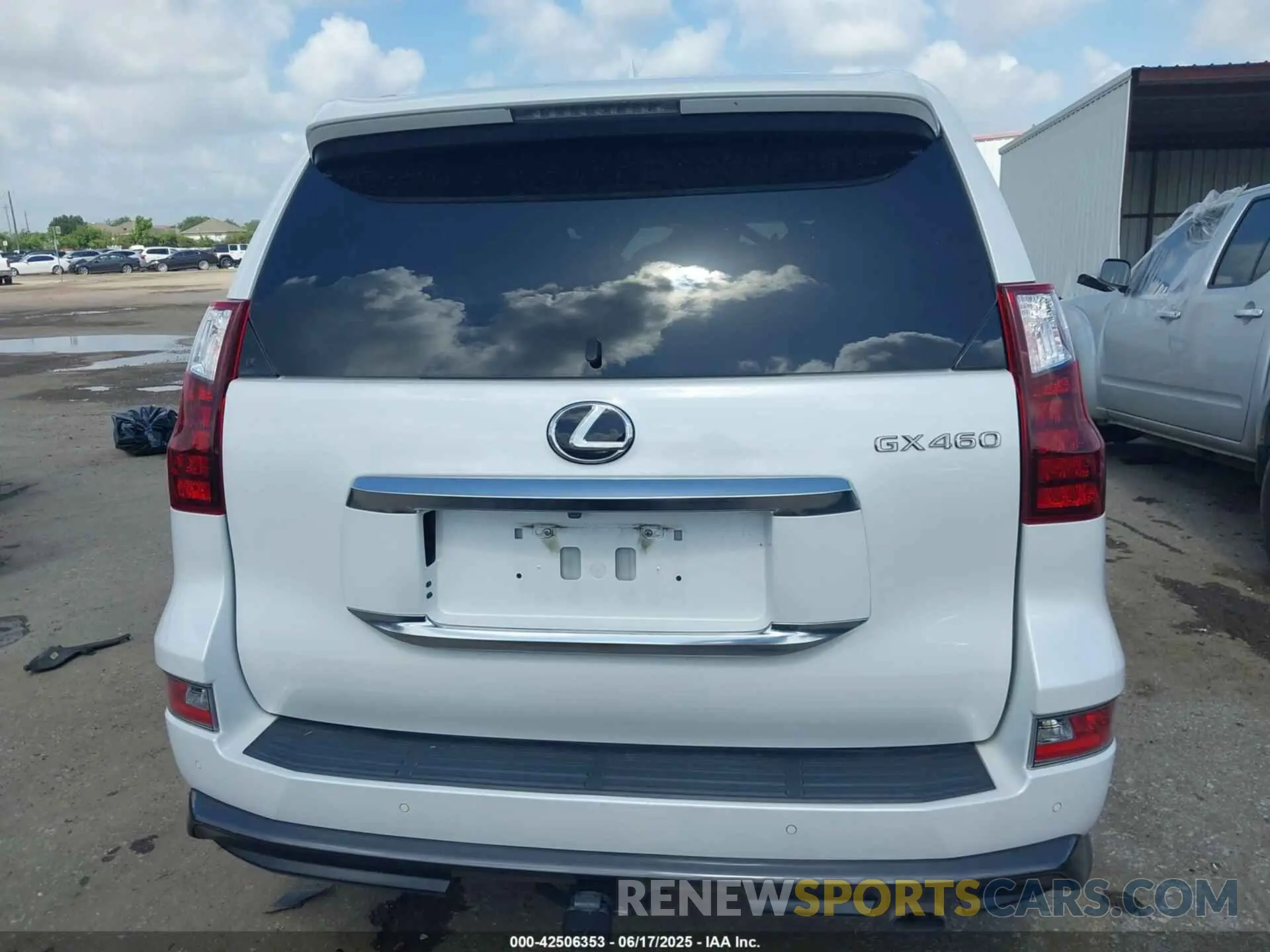 17 Photograph of a damaged car JTJAM7BX3L5246847 LEXUS GX 460 2020